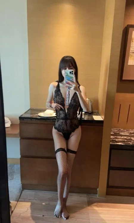 身材苗条气质姐姐