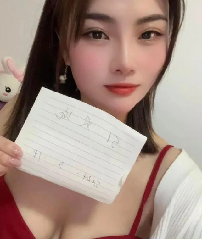 风情万种的老师蓝芯