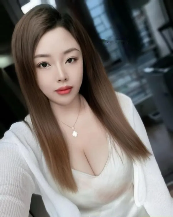 童颜巨乳小丽