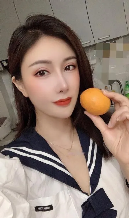 制服美女Selina