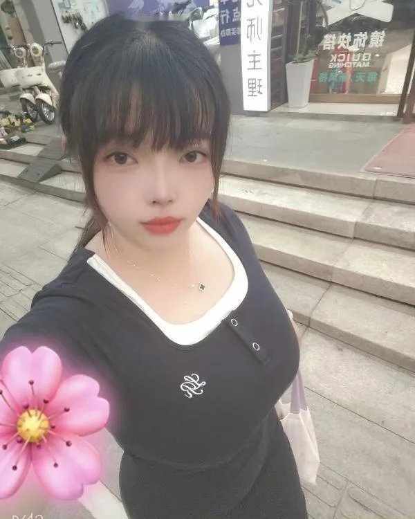 五和地铁站BBW水妹