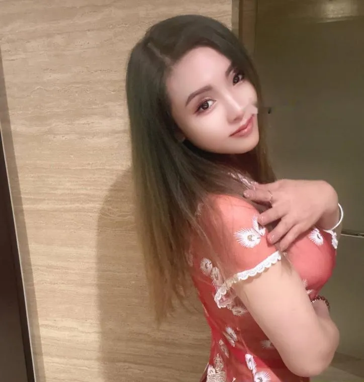 服务好颜值大奶妹子