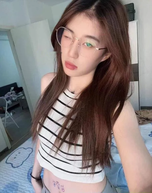 二刷小骚货馨儿