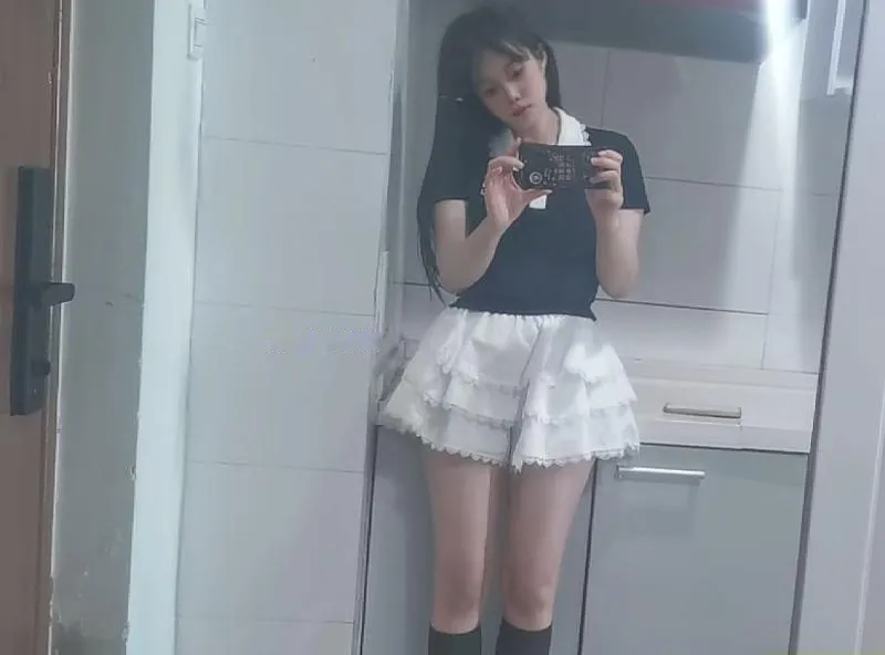 眼镜琪琪