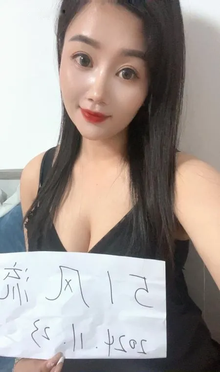 黑丝大奶美人