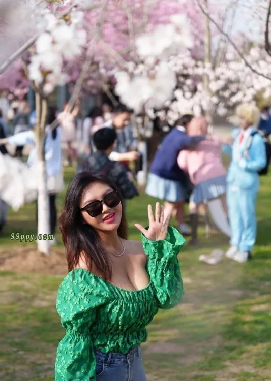 清纯的大胸妹妹