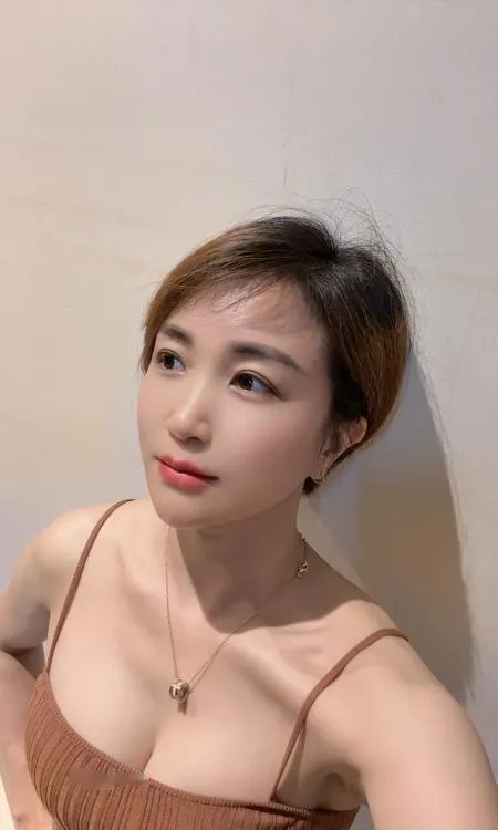 短发韵味姐姐