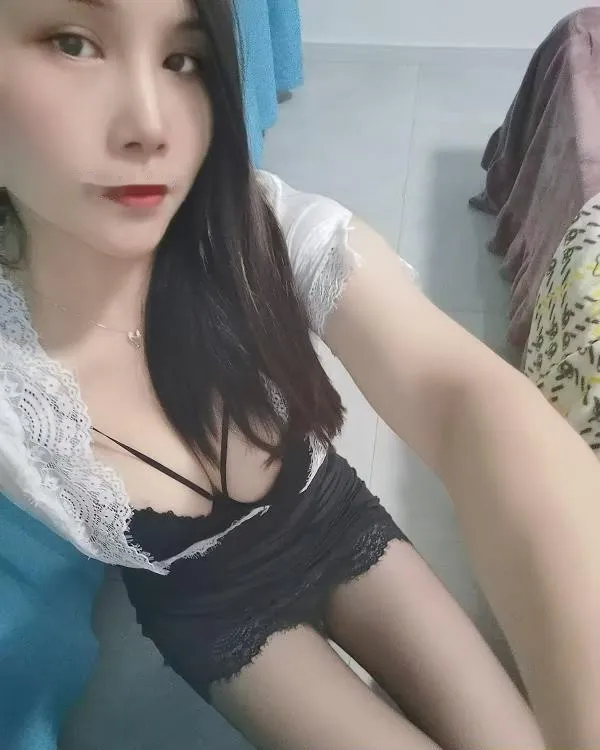 制服少妇小梦