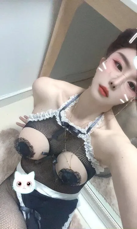 黑丝小魔女