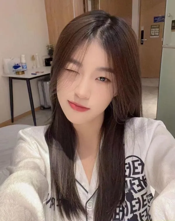 三点粉小倩