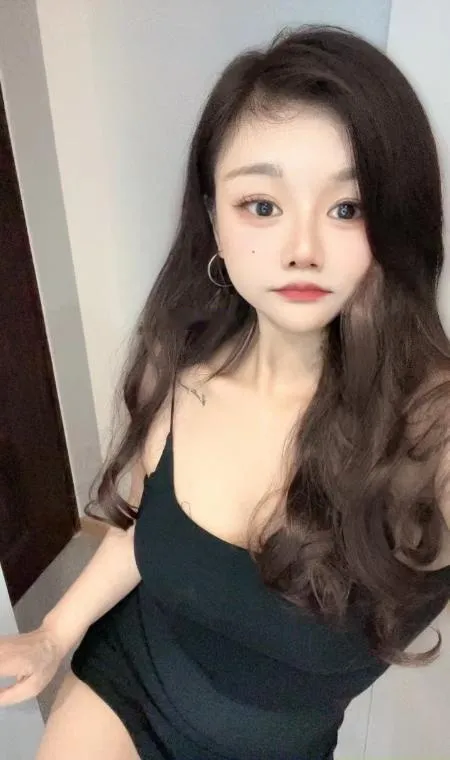 天心00后大胸妹