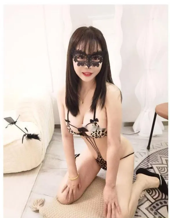 大奶性感娇娘