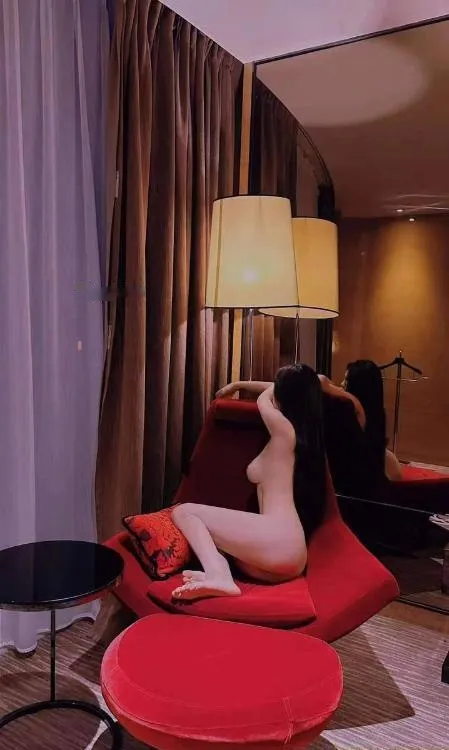 细腰臀翘颜值姗姗