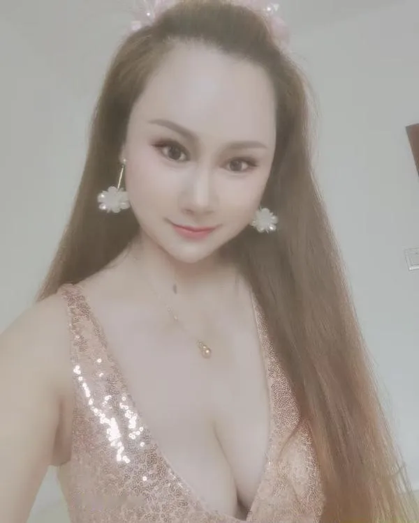 骚气E奶小姐姐