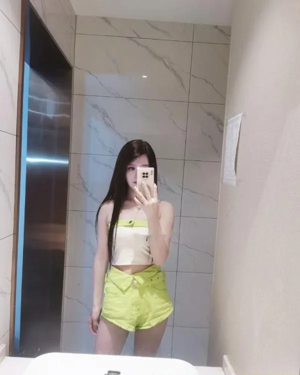 武侯颜值御姐七七