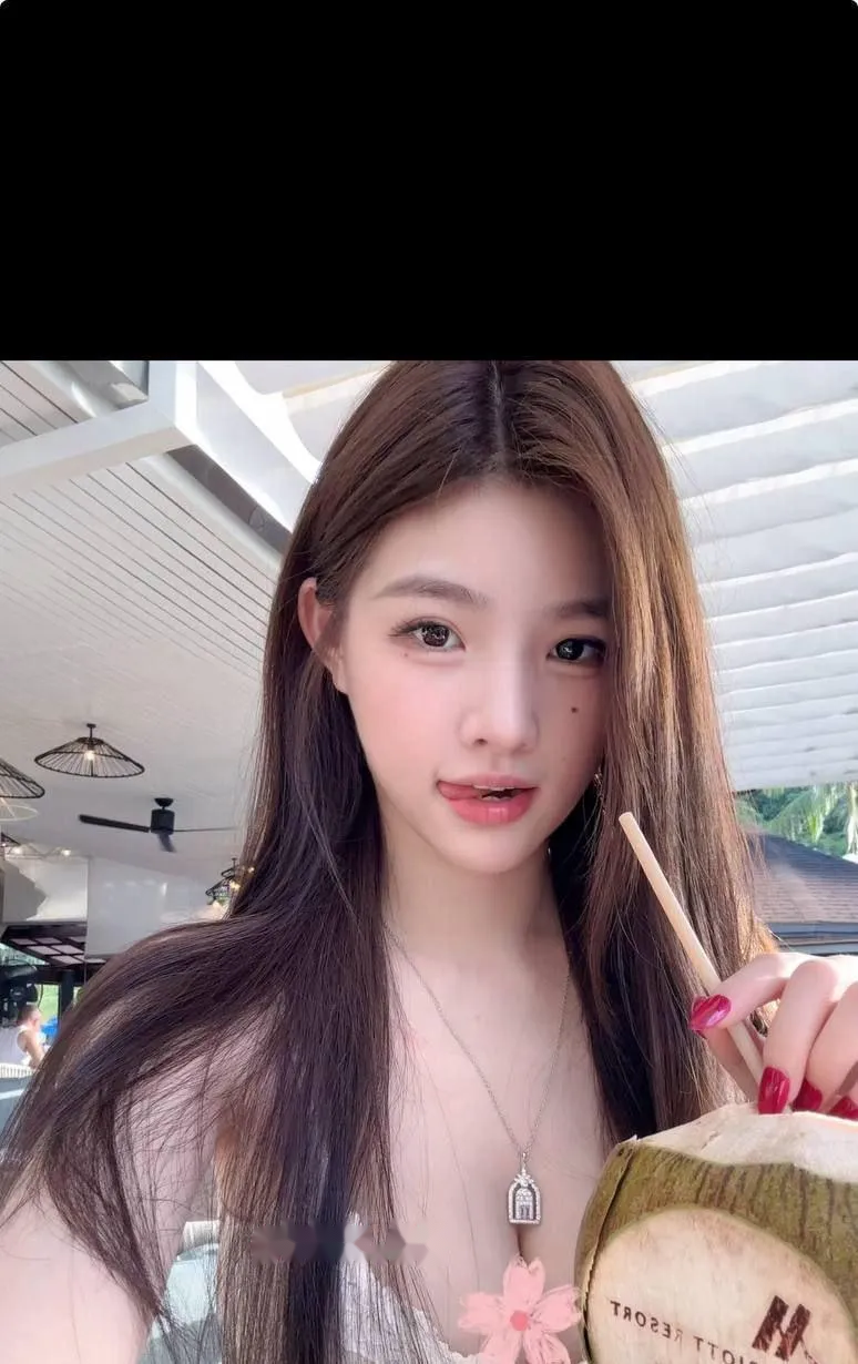 精品饱满妹妹扒着入