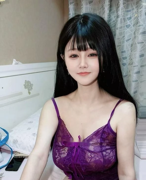 娃娃脸大胸嫩妹
