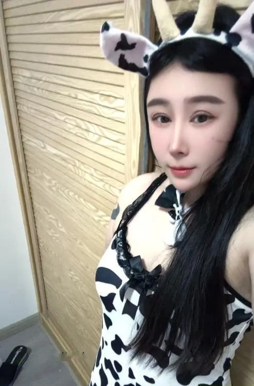 腼腆兼职妹