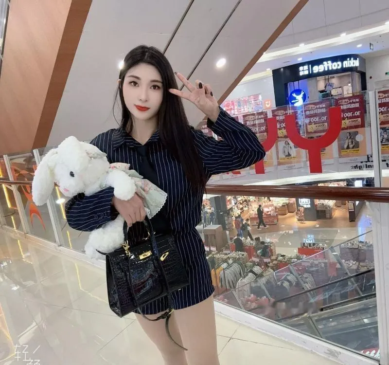 轻熟少妇小易