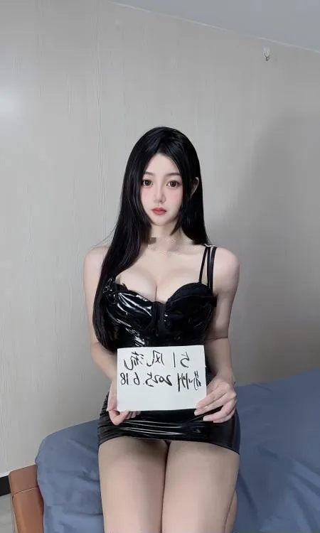 白皙大奶妹子