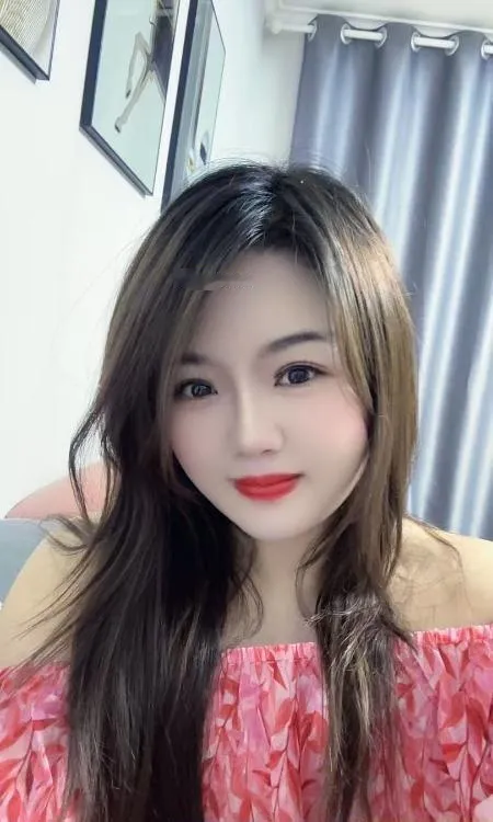 甜美大胸妹子