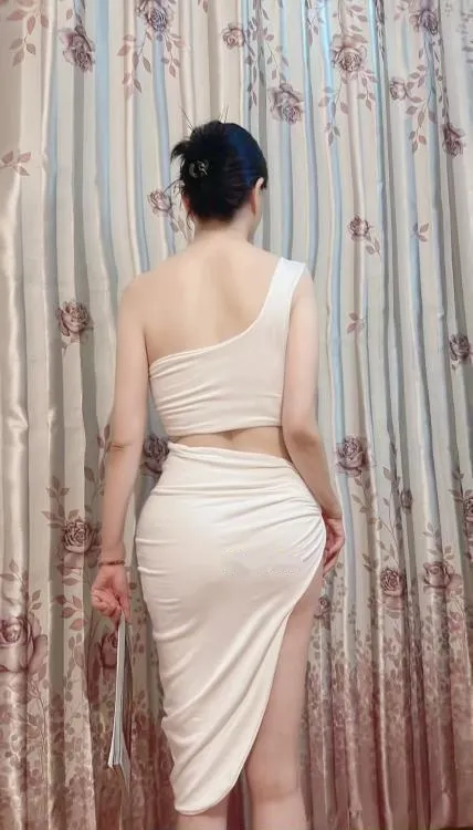 长腿丝袜美少妇