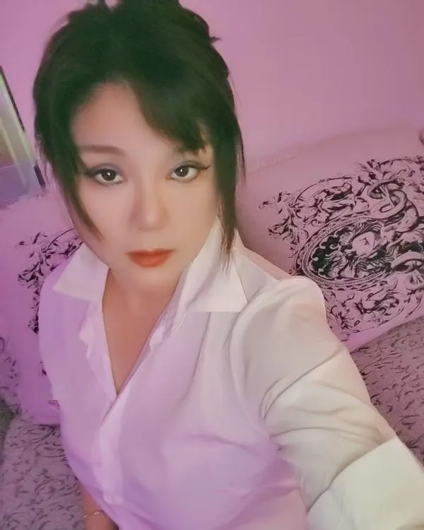 C胸翘臀泄火小少妇