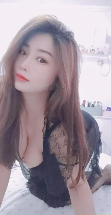 满嘴骚话的大奶少妇