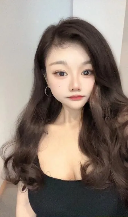 天心00后大胸妹
