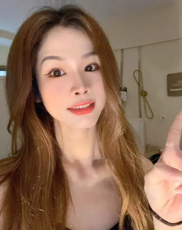 蜀山可舌吻小姐姐