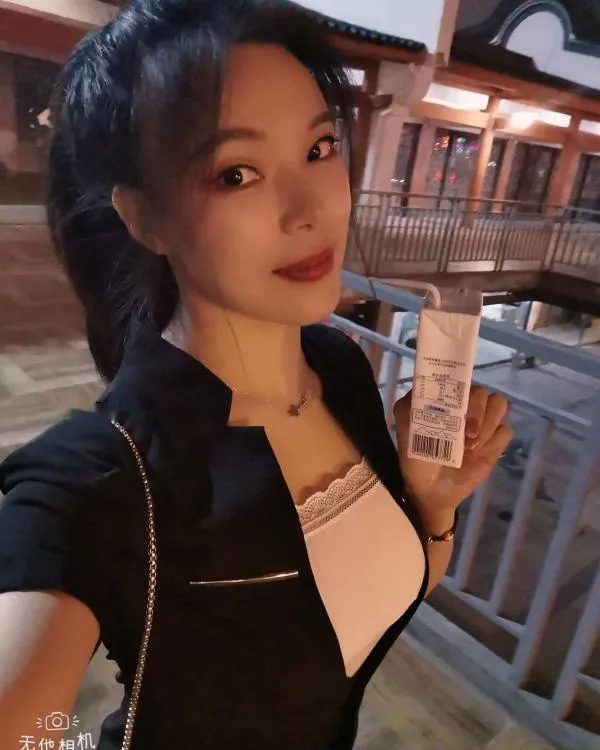 一字马丝袜小妖精樱子