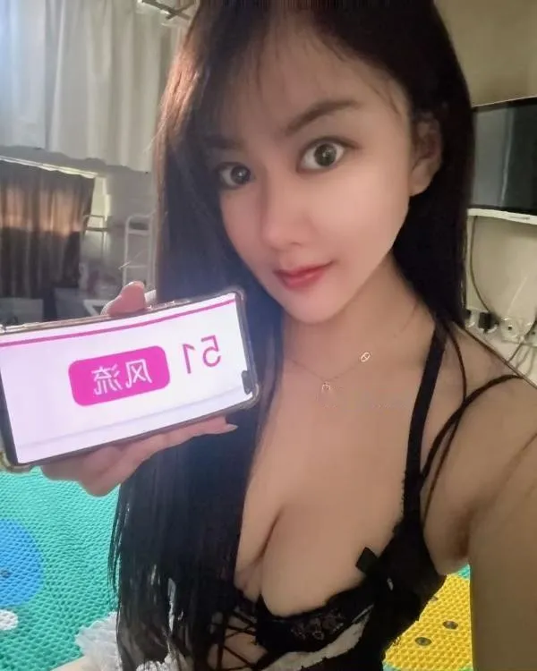 浦东大眼妹七月
