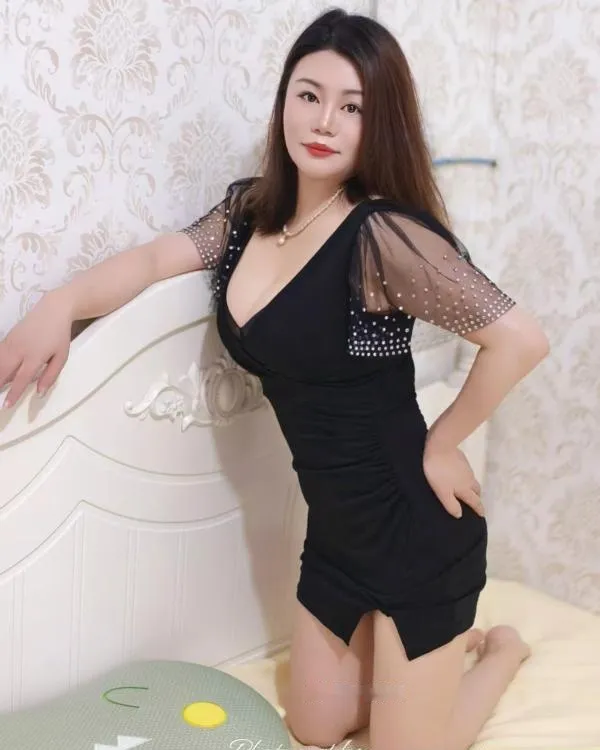 娇小的风骚少妇