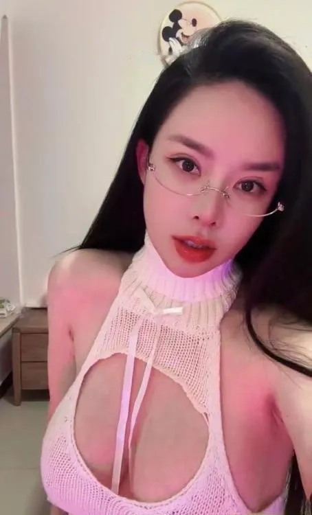 天河性感内衣模特卡丽