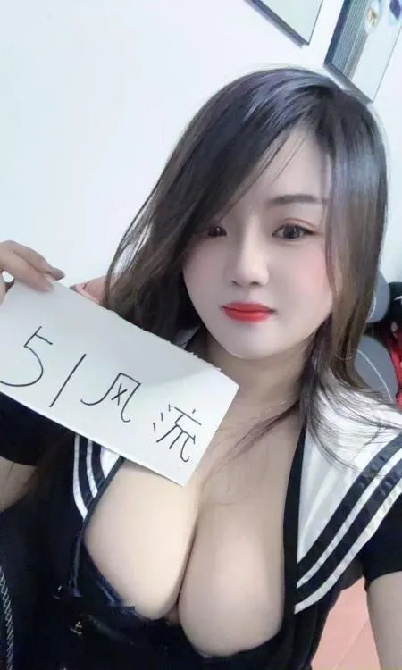 甜美大胸妹子