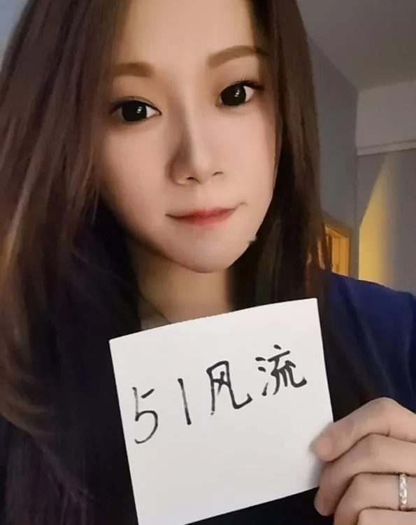 龙华丰满性感美女