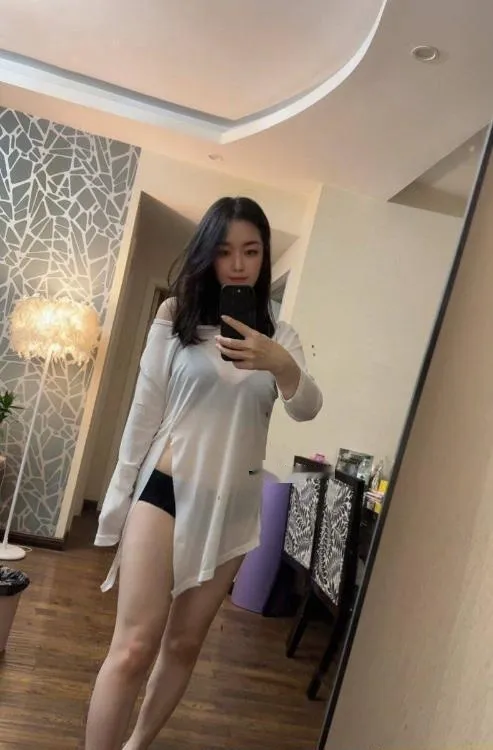 丰满高挑小少妇