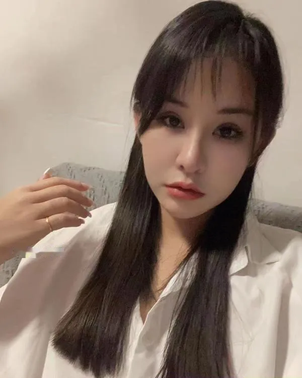 天河反差感骚妹