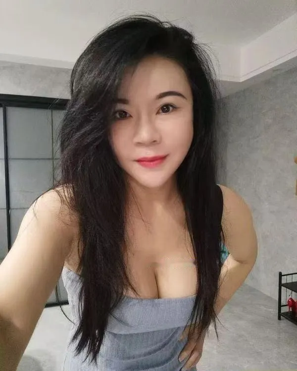 E奶熟女飘雪