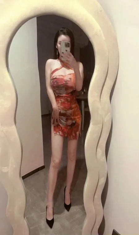 大长腿肤白真胸温妮