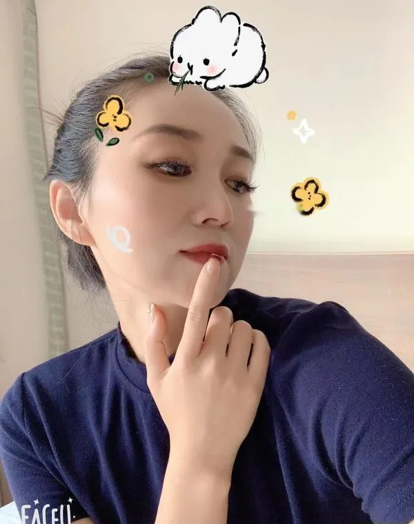 黄埔气质妹子