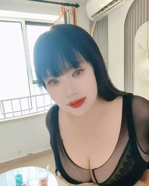 大胸泄火熟女