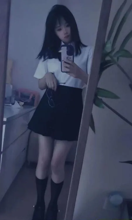 眼镜妹萌萌
