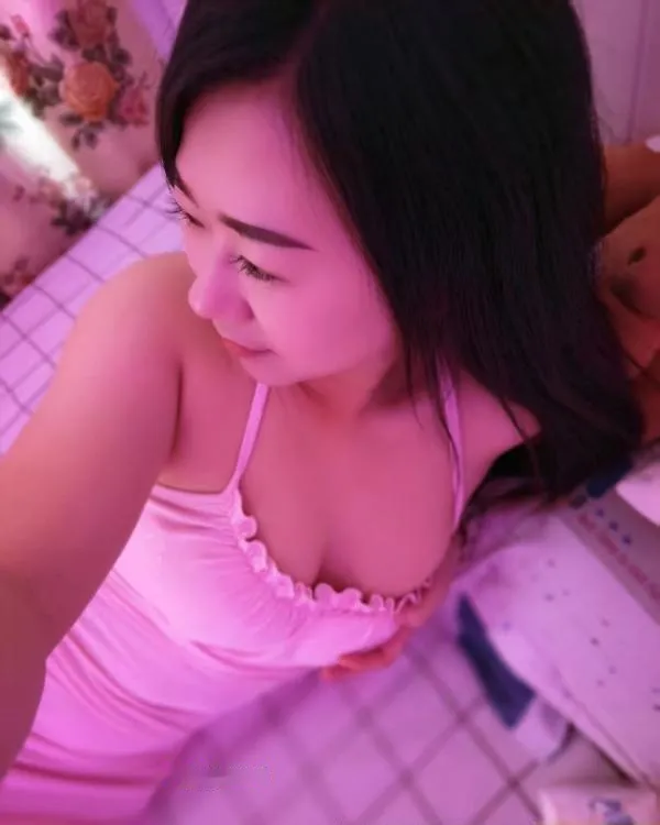 夫子庙肤白嫩妹