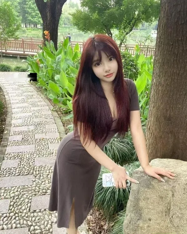陆家嘴白嫩颜值小姐姐