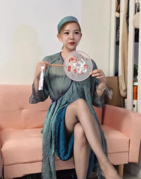 南城黑丝骚妇萱萱