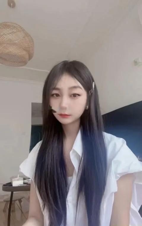 零零后嫩妹子