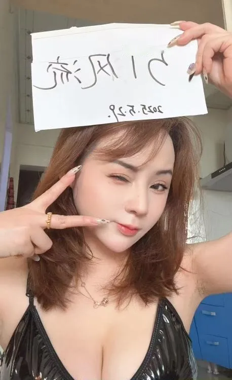 酷飒大奶奶妹