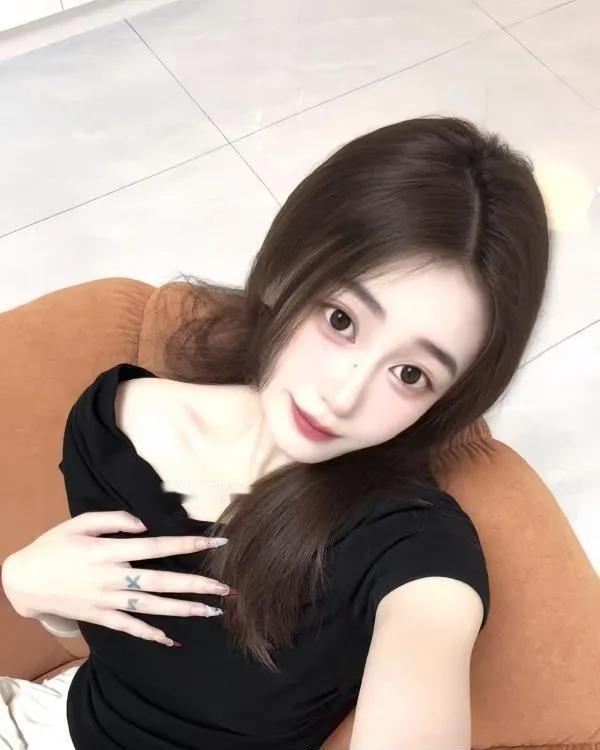 江岸清纯可爱美少女