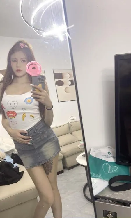 性感纹身御姐